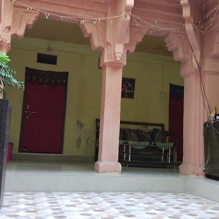 ורנאסי Radha Krishna Home מראה חיצוני תמונה