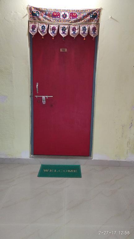 ורנאסי Radha Krishna Home מראה חיצוני תמונה