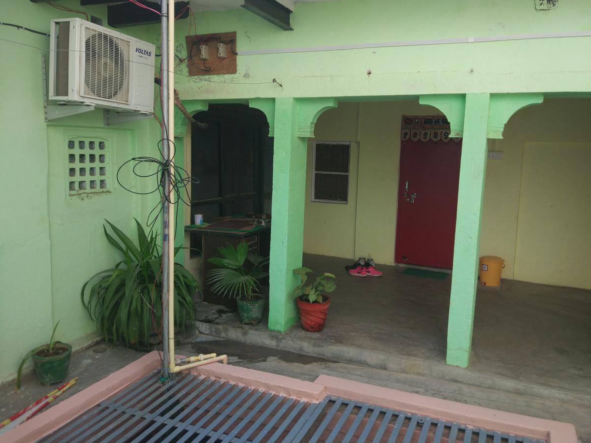 ורנאסי Radha Krishna Home מראה חיצוני תמונה